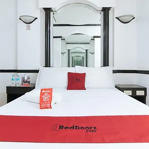 Reddoorz Gloria - Vaccinated Staff Hotel